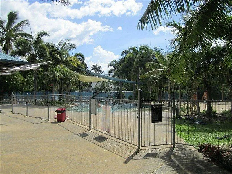 Summer House Cairns Hostel